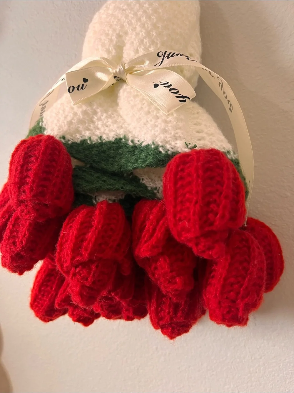 Crochet Red Rose Bouquet Blanket – Luxury Knit Floral Gift